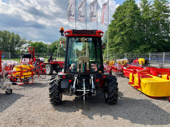Malotraktor AGT 1060-SVAHOVÝ SPECIÁL, otoč. pracovisko, 56HP - 3
