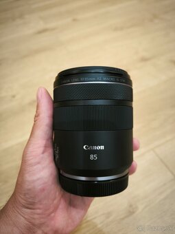 Canon RF 85mm F2 - 3