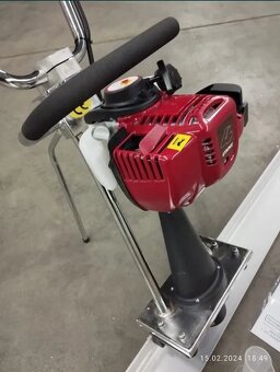 Benzínová vibračná lišta 2 metry AGM-POL motora HONDA GX35 - 3