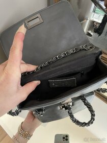 Kožená kabelka štýl Chanel boy sivá - 3