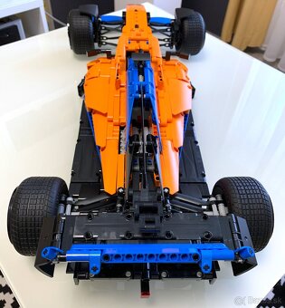 LEGO Technic 42141 McLaren Formula 1 Race Car (2022) - 3