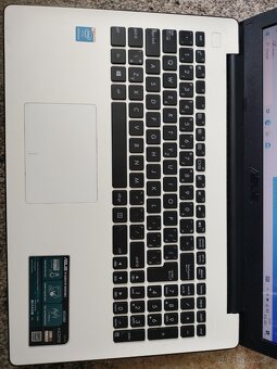Asus X553M top stav - 3