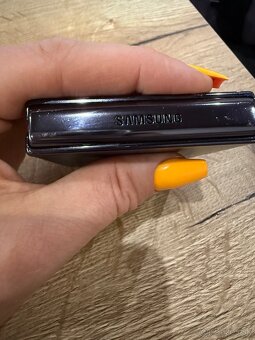 Samsung Galaxy Z Flip4+ Samsung Galaxy watch 6 Classic - 3