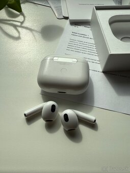 Apple AirPods (3. generácia) s Lightning nabijacim puzdrom - 3