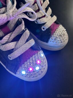 Predám vysoké blikacie tenisky Skechers, - 3