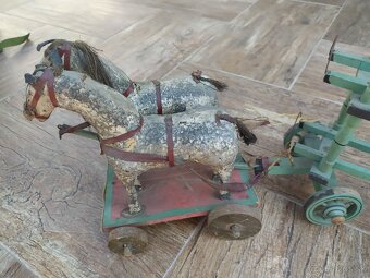 Stará hracka konsky zaprah s vozom - 3