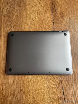 Predám MacBook Pro 13" (2022) – M2, 16 GB RAM, 256 GB SSD – - 3
