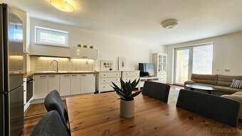 EXKLUZÍVNE Moderný 2-izbový byt, veľký balkón, výbor - 3