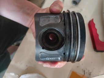 Predám nuralove piesty 2.2 88kw e4 - 3