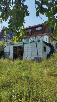 ZÁHRADA V KAVEČANOCH S ROZOSTAVANOU CHATOU - 3