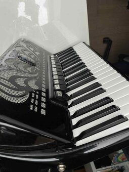 Predám akordeón Weltmeister Caprice 120 - 3