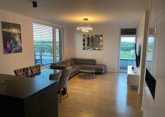 3-izb. byt, Zuzany Chalupovej, Petržalkou s veľkou terasou a - 3