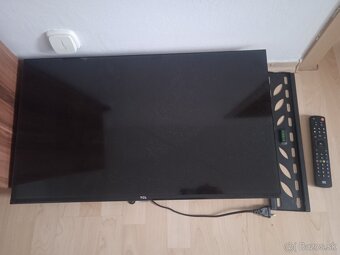 nastenny Televizor TCL - 3