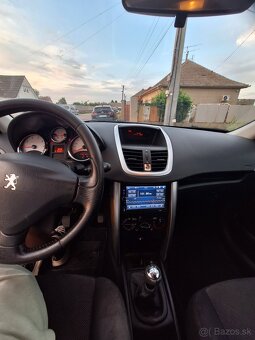 Predám peugeot 2007 1.4 benzín - 3