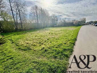 POZEMOK PRE VÝSTAVBU RODINNÉHO DOMU, 1188 M2, PRIETRŽ, okr.  - 3