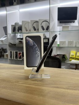 iPhone XR Black 64GB - 3