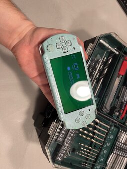 PSP 2000 Mint Green - 3