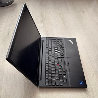 Lenovo ThinkPad E15 Gen 2 – i7 / 16 GB RAM - 3