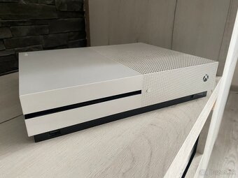 Xbox One S 500Gb - TOP STAV - 3