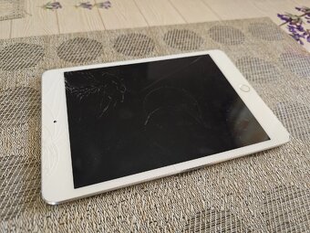 Predám iPad 5 32GB – rozbitý displej - 3