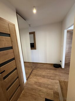 Na predaj krásny 3-izbový byt (66 m²) po kompletnej rekonštr - 3