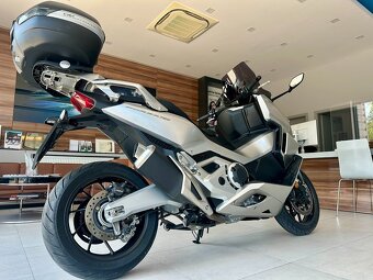 Honda Forza 750 - 3