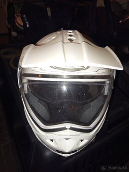 Motorkarske prilby. - 3