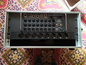 Behringer XR18 - 3