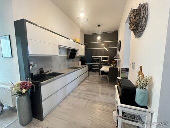 Prémiový 2 izbový byt na skok od námestia - 3