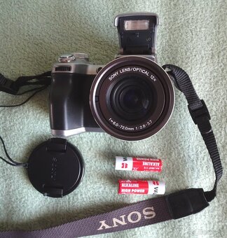 Predám digit. fotoaparát SONY DSC H1 na tužk. batérie - 3