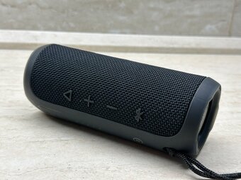 JBL Flip 3 Stealth Edition - 3