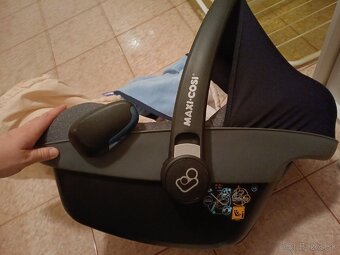 Autosedačka Maxi-Cosi Pebble Pro i-Size + isofix základňa
- 3