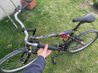 Zachovalý odpružený horský bicykel - 3