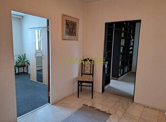 Ponúkame na predaj 4-izbový byt na predaj v Dúbravke na uli - 3