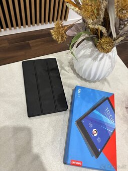 Samsung Galaxy Tab 3 a Lenovo TAB 4 - 3