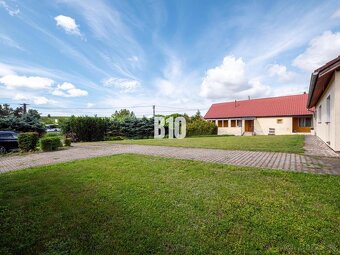 Ponuka rodinného domu s krásnym pozemkom a dvojgarážou - 3