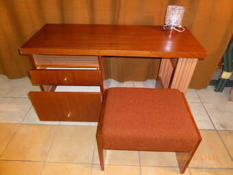 Predám nočný stolík s taburetkou - 3