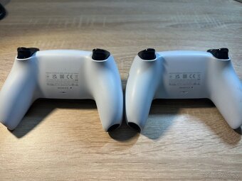 PlayStation 5 Disc Edition + 2× DualSense ovládače - 3