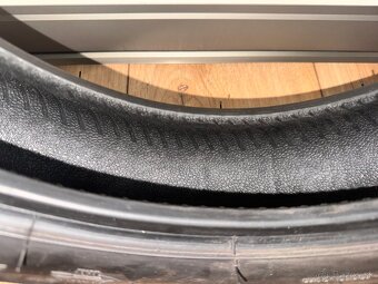 Predám pneu Continental 110/90 r13 - 3