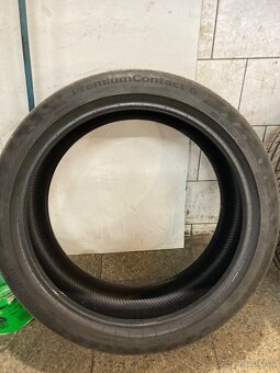 245/40R20 - 3