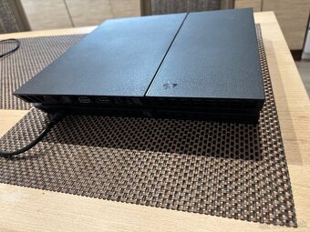 Ps4 Pro 1tb + 2 joysticky - 3