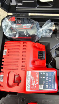 Predám úplne nový Milwaukee M18BLPDRC-422C - 3