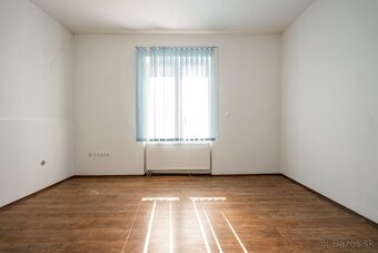 Obchodný priestor Šahy na predaj - 3