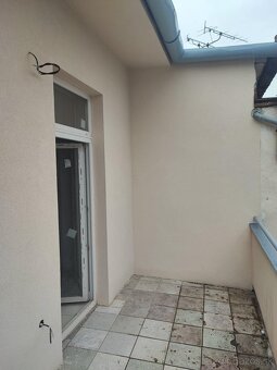 Tehlový dvojizbový byt s terasou v centre Lc - 3