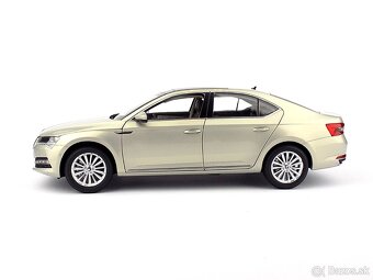 ŠKODA SUPERB 1:18 PAUDI - 3