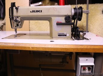 Predám priemyselny´šijaci stroj JUKI 5410-4 - 3