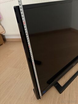 Televizor s ovladacom - Grunding - 3