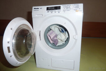Detská práčka- naozaj perie, vypúšťa vodu, točí sa bubon - 3