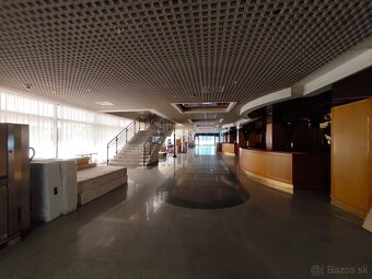 Kongresová sála, lobby, kuchyňa, jedáleň a príslušenstvo na  - 3