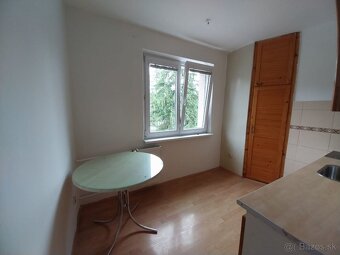 ⌂ Prenájom 2-izbový byt s balkónom 56 m2 Prievidzská Handlov - 3